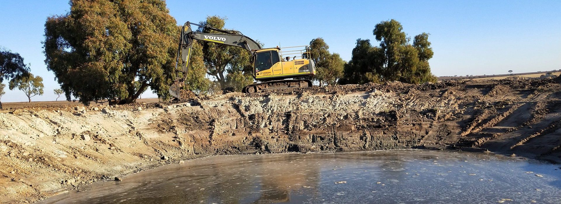 DAM-CLEANING–3-compressor